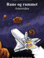 Rune skal til cykelprøve på skolen. Han er lidt nervøs, så han drømmer sig væk til sit rumskib og flyver hen til en asteroide....